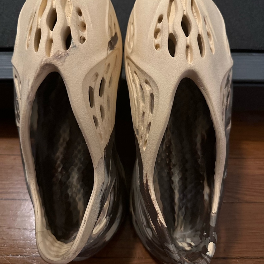 Adidas Yeezy Foam RNNR 1 US, in excellent condition!